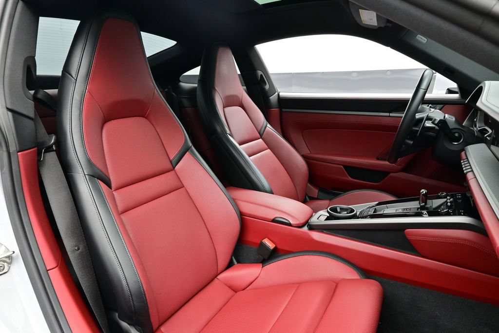 Certified 2025 Porsche 911 Carrera RWD image 13