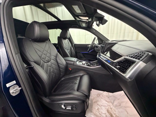 Used 2025 BMW X5 xDrive50e AWD/4WD image 13