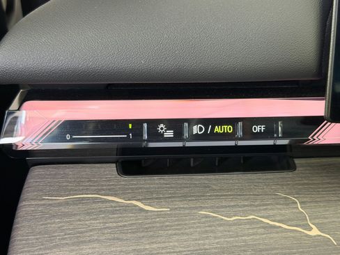 Used 2024 BMW 540i xDrive w/ Executive Package image 29