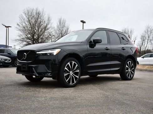 Certified 2025 Volvo XC60 B5 Plus image 3