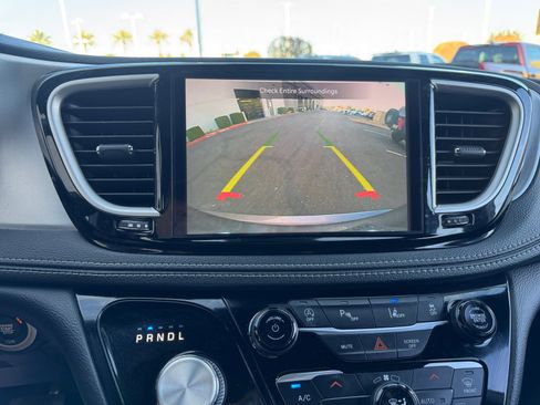 Used 2021 Chrysler Pacifica Touring w/ S Appearance Package image 29