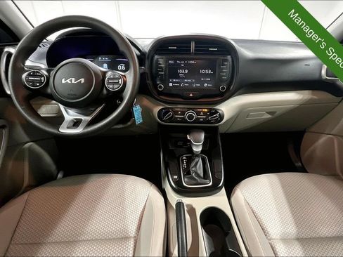 Used 2025 Kia Soul LX w/ LX Technology Package FWD image 18