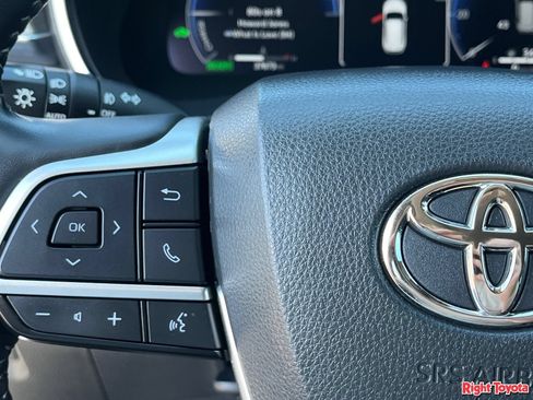 Used 2023 Toyota Highlander Platinum FWD image 22
