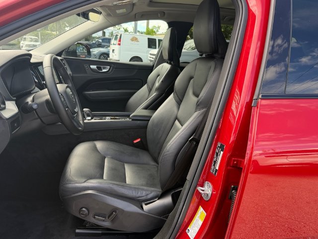 Used 2024 Volvo XC60 B5 Core AWD/4WD image 12