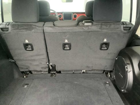 Used 2019 Jeep Wrangler Unlimited Rubicon image 14