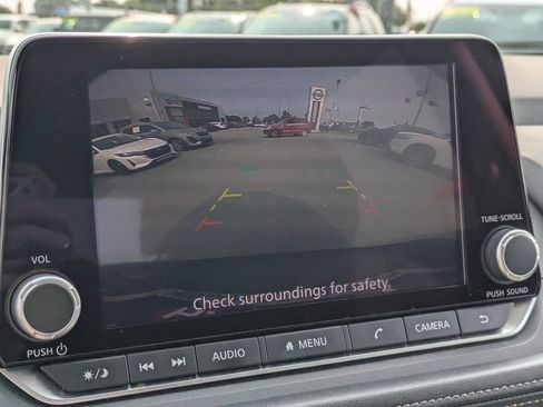 Certified 2025 Nissan Rogue SV FWD image 21