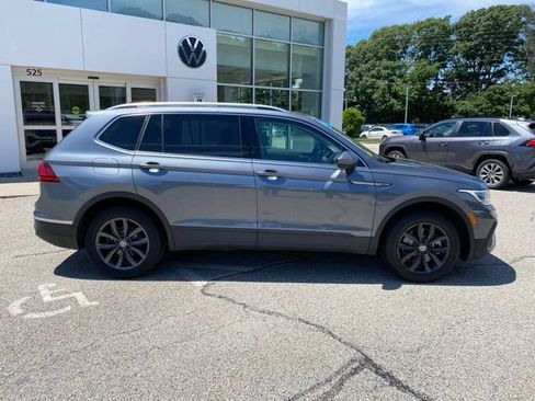 Certified 2023 Volkswagen Tiguan SE w/ Panoramic Sunroof Package AWD/4WD image 2