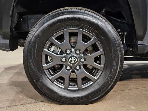 Used 2025 Toyota 4Runner SR5 AWD/4WD image 17
