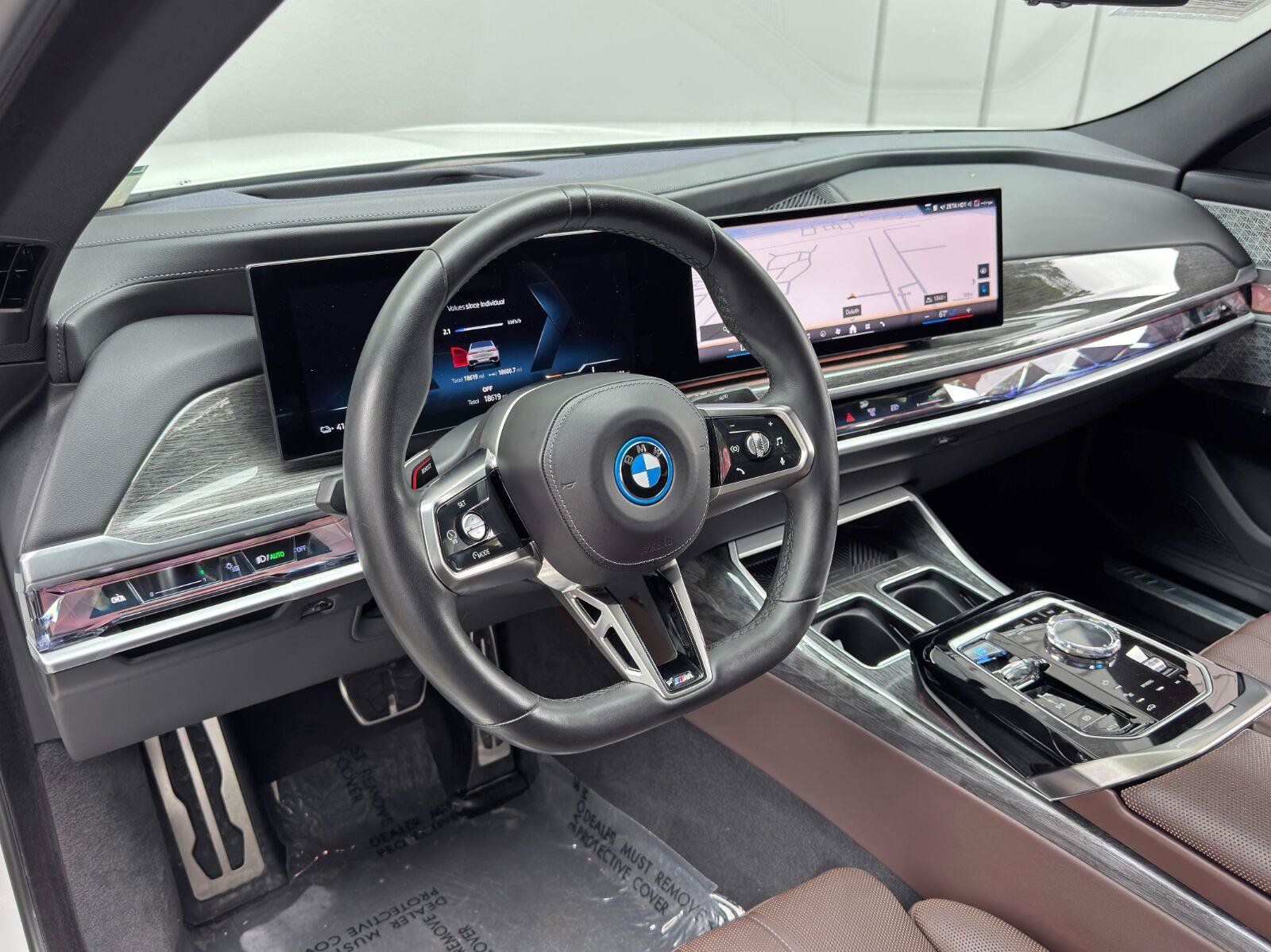 Used 2023 BMW i7 xDrive60 w/ Executive Package 2 AWD/4WD image 14