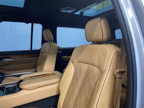 Used 2022 Jeep Grand Wagoneer Series III w/ Rear Seat Video Group 1 image 26