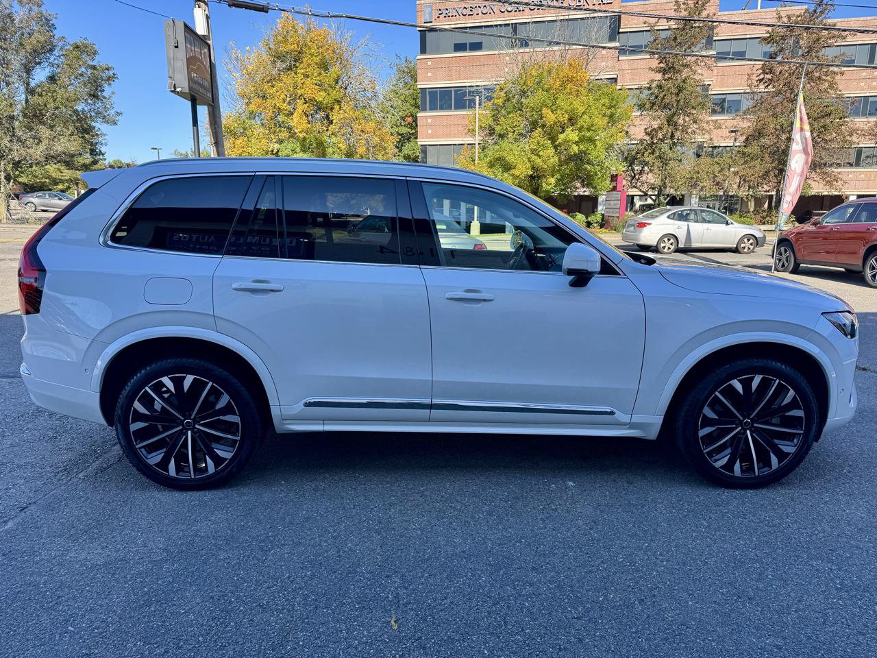 Used 2025 Volvo XC90 B6 Plus w/ Protection Package Premier AWD/4WD image 6