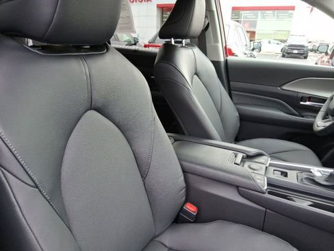 Used 2025 Toyota Grand Highlander AWD Hybrid image 16