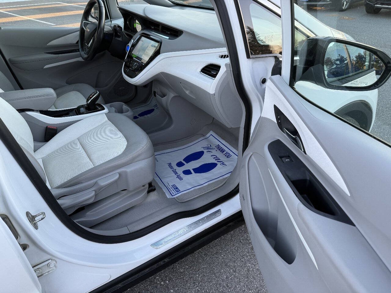 Used 2017 Chevrolet Bolt Premier w/ Driver Confidence II Package FWD image 12