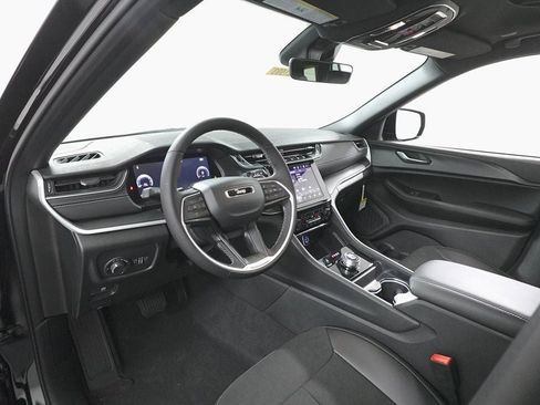 New 2025 Jeep Grand Cherokee L Altitude image 13