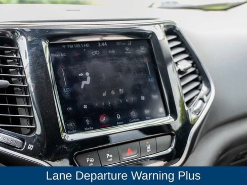 Used 2019 Jeep Cherokee Overland w/ Technology Group AWD/4WD image 34