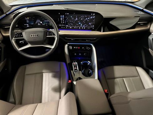 Used 2025 Audi Q5 Premium w/ Convenience Package image 12