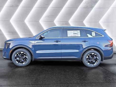 New 2025 Kia Sorento S FWD image 2