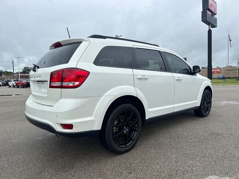 Used 2019 Dodge Journey SE FWD image 7
