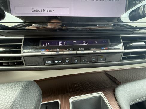 Used 2022 Toyota Sienna LE image 16