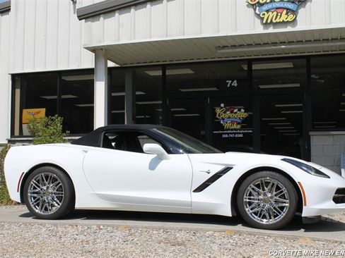 Used 2015 Chevrolet Corvette Stingray Convertible w/ 3LT Preferred Equipment Group RWD image 21