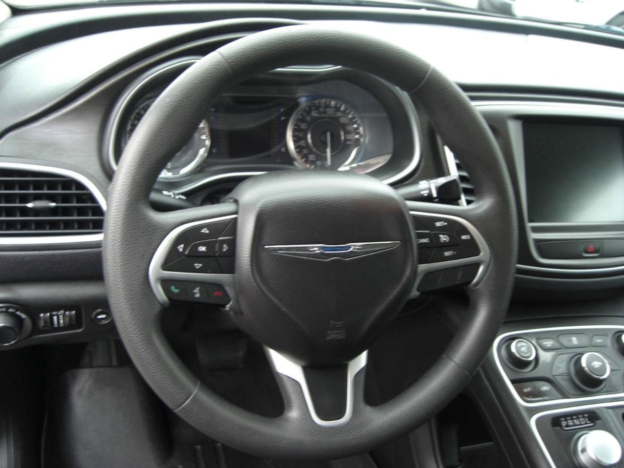 Used 2015 Chrysler 200 Limited FWD image 10