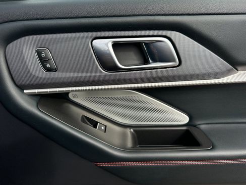 Used 2025 Ford Explorer ST image 19