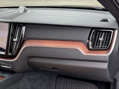 Used 2023 Volvo XC60 B5 Ultimate w/ Protection Package Premier image 20