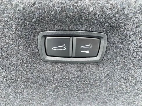 Used 2022 Porsche Taycan 4S image 10