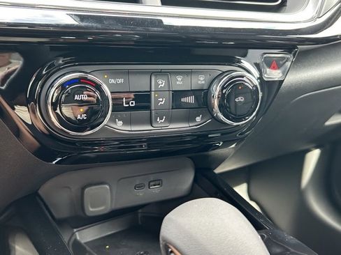 New 2026 Chevrolet Trax RS w/ Sunroof Package image 20