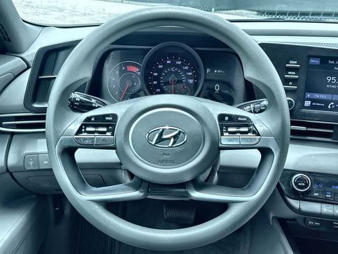 Used 2023 Hyundai Elantra SEL FWD image 15