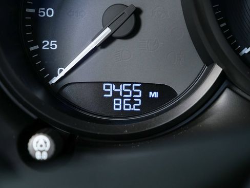 Certified 2024 Porsche Macan GTS image 9