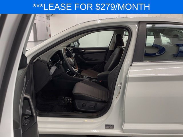 Used 2026 Volkswagen Jetta SE FWD image 7