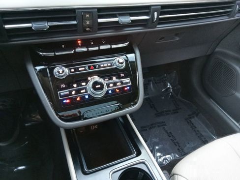 Used 2020 Lincoln Corsair AWD w/ Premium Package image 17