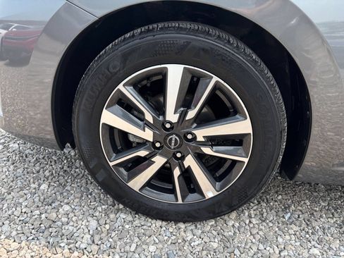 Used 2025 Nissan Versa SV FWD image 28