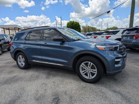 Used 2020 Ford Explorer XLT w/ Equipment Group 202A RWD image 2