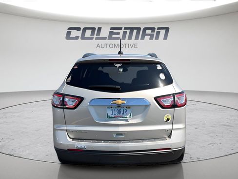 Used 2017 Chevrolet Traverse LT w/ Style and Technology Package FWD image 5