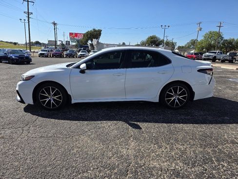 Used 2021 Toyota Camry SE image 4