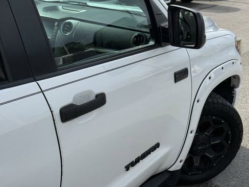 Used 2020 Toyota Tundra SR5 w/ SR5 Leather Package RWD image 9