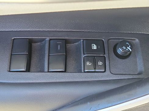 Used 2025 Toyota Corolla SE image 20