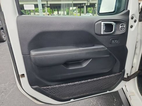 Used 2020 Jeep Gladiator Rubicon AWD/4WD image 9