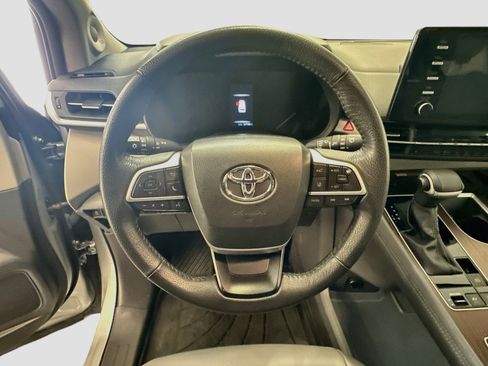 Used 2024 Toyota Sienna XLE w/ XLE Plus Package AWD/4WD image 18