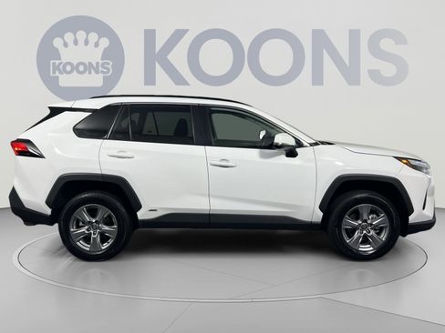 Used 2025 Toyota RAV4 XLE AWD/4WD image 8