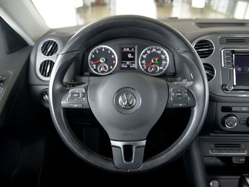 Used 2017 Volkswagen Tiguan S image 18