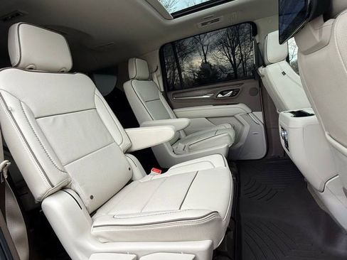 Used 2024 GMC Yukon XL Denali w/ Advanced Technology Package image 27