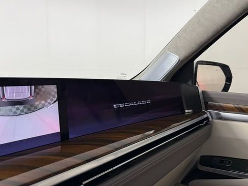 Used 2025 Cadillac Escalade ESV Sport Platinum AWD/4WD image 16