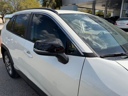 Used 2021 Toyota RAV4 XLE Premium image 16