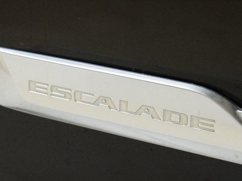 Used 2019 Cadillac Escalade ESV Platinum image 71