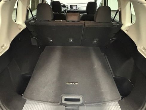 Used 2024 Nissan Rogue S FWD image 8