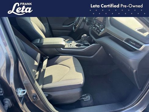 Used 2024 Toyota Highlander LE AWD/4WD image 24