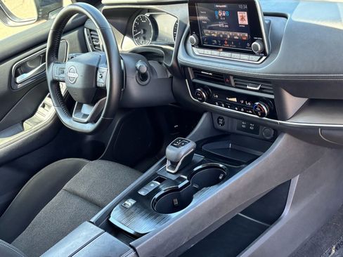 Used 2025 Nissan Rogue SV FWD image 8